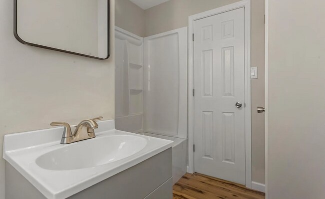 Building Photo - 1902 Meadow Dr