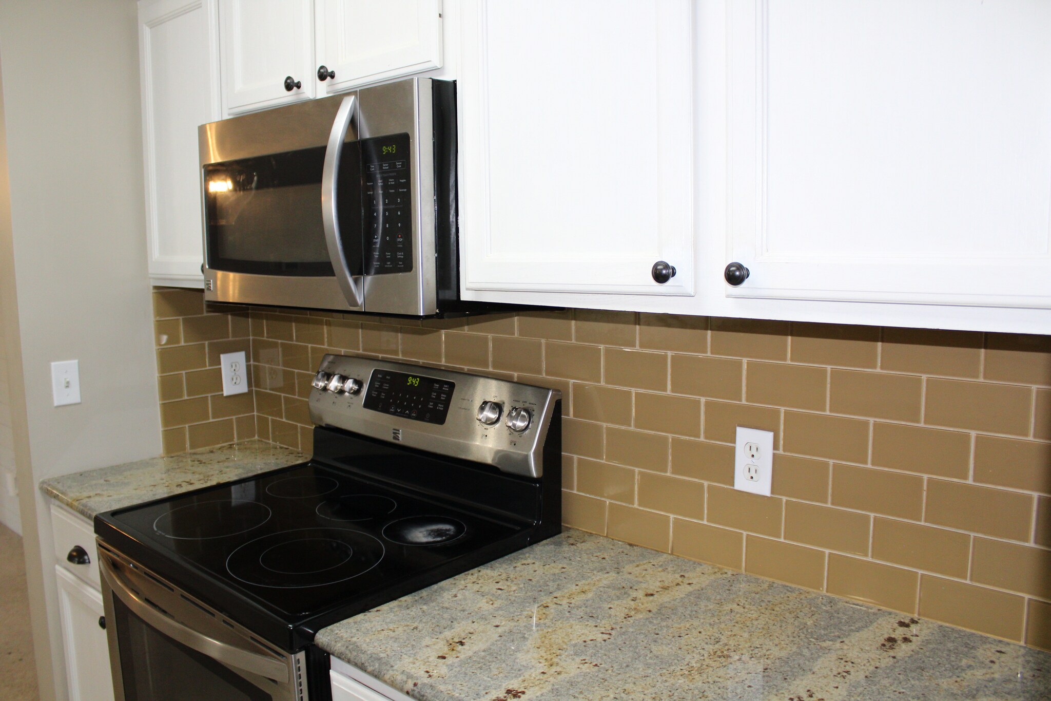 Building Photo - 14943 Lenox Dr