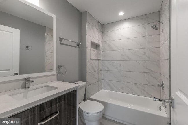 Building Photo - 1222 N Marshall St