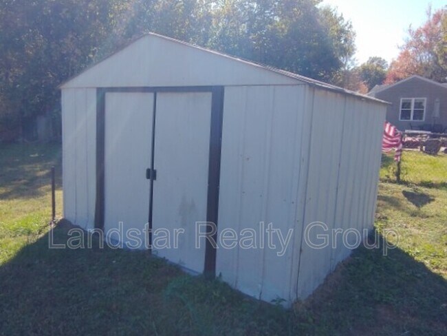 Building Photo - 5612 Walnut Way