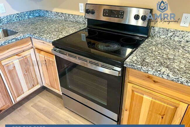 Building Photo - 1301 E 16th St