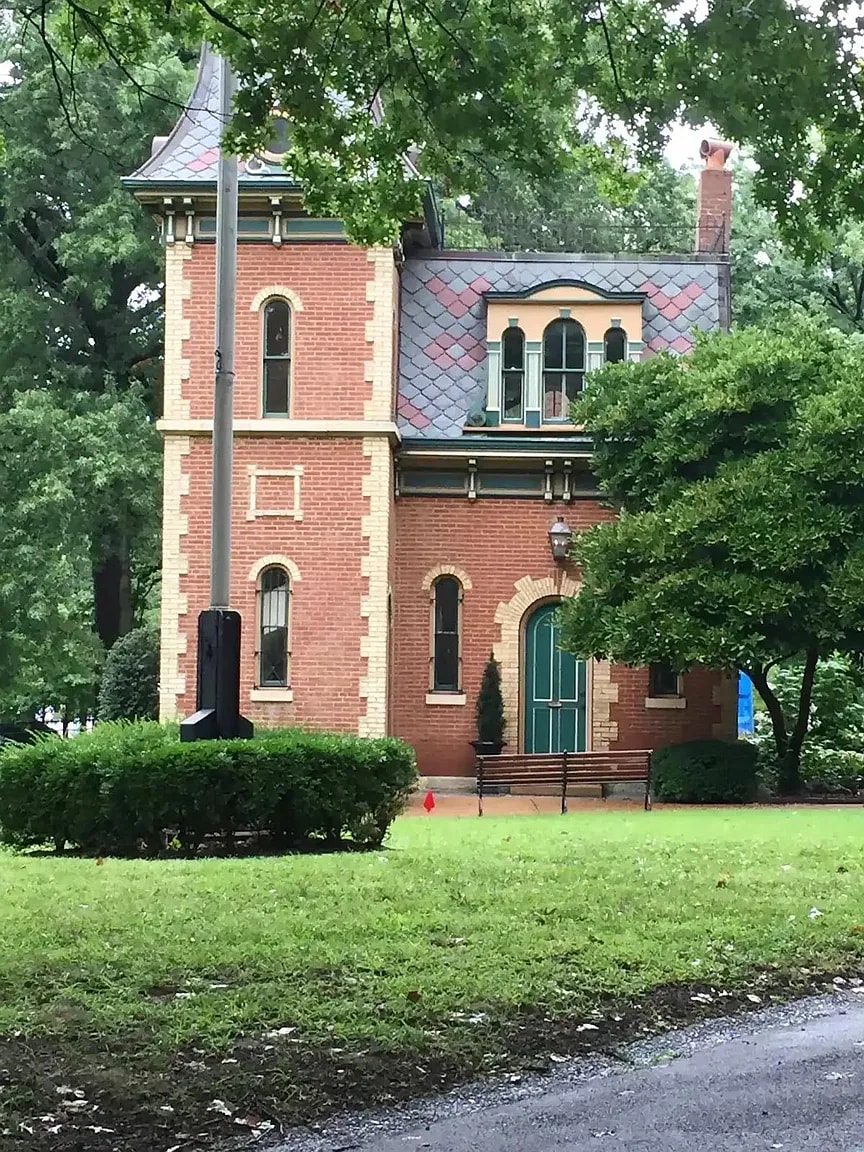 Park House - 2051 Park Ave