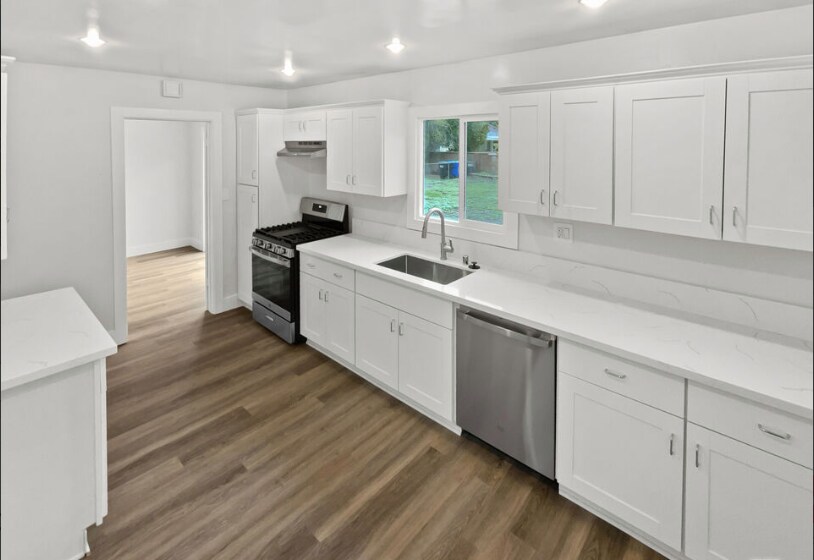 Building Photo - 704 Mountain Ave