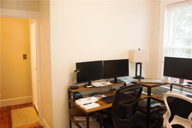 Building Photo - 34 Alice St