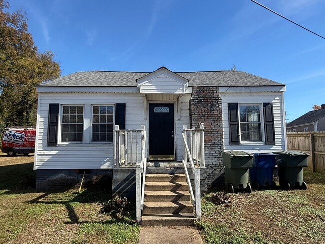 Building Photo - Three bedroom, 1 bath house in Graham