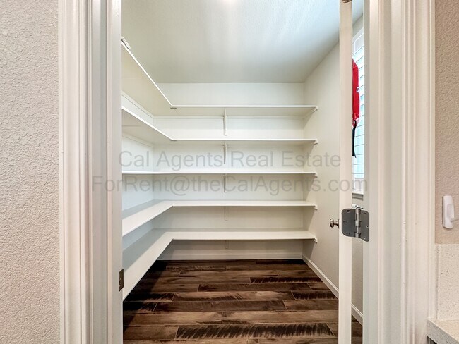 Building Photo - 3331 Rosenblatt St
