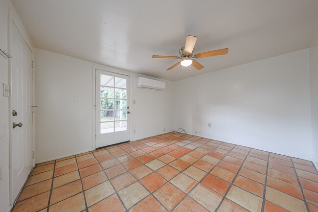 Building Photo - 1023 E Meadowbrook Ave