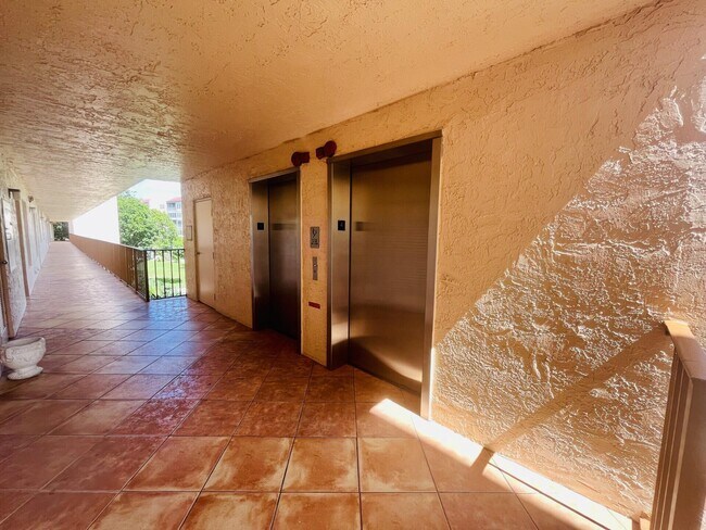 Building Photo - 14623 Bonaire Blvd