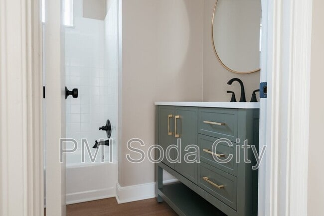 Building Photo - 332 Guilford St