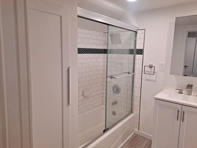 Building Photo - 401-405 Westbourne St