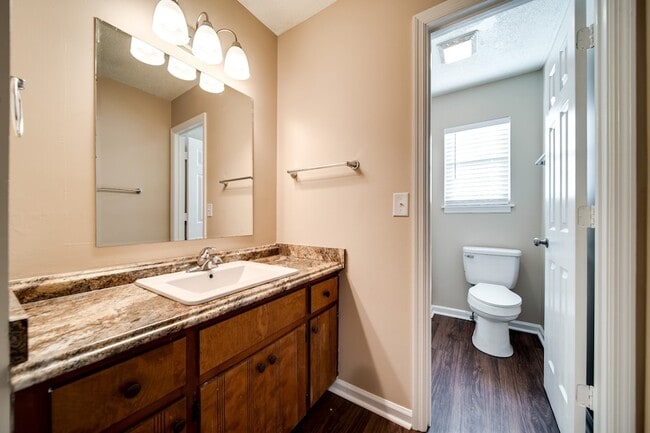 Building Photo - 1184 Meadowview Dr