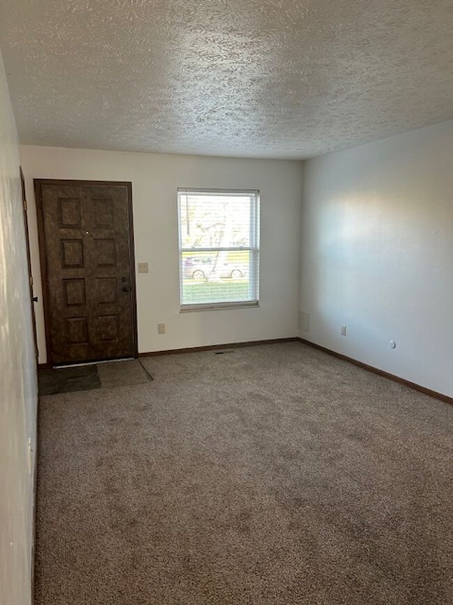 Building Photo - 9860-9864 MANDEL - LO