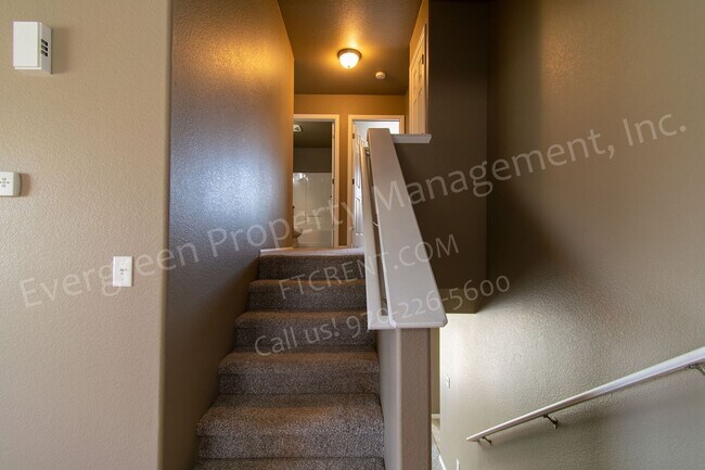 Building Photo - 3 bed, 3 bath Corner Lot in the Maple Hill...