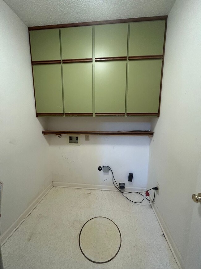 Building Photo - 4-Bedroom Gem Near Downtown Huntsville – N...