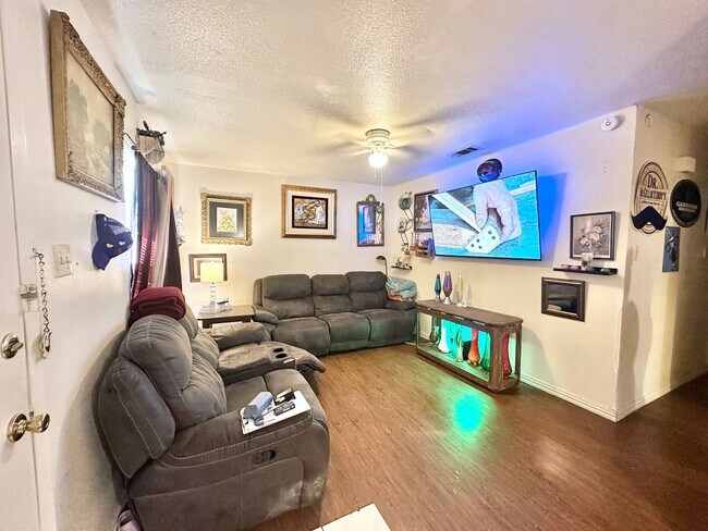 Building Photo - Charming 3BR Home with Large Yard & Easy I-35 Access Near Denton