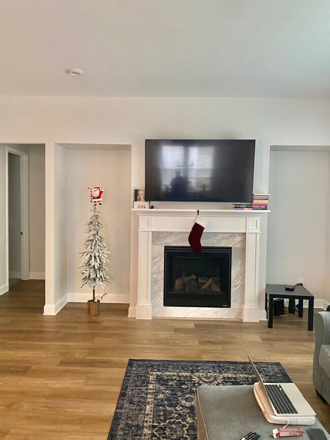 Building Photo - 586 The Parks Dr