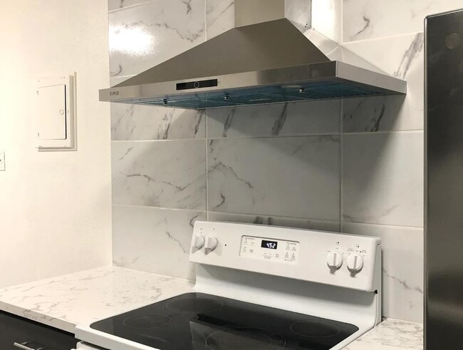 Building Photo - 5702 Tucson Dr