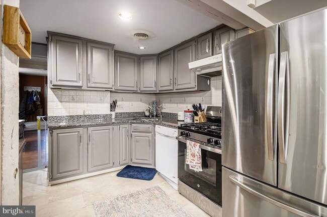 Building Photo - 7710 Queen St