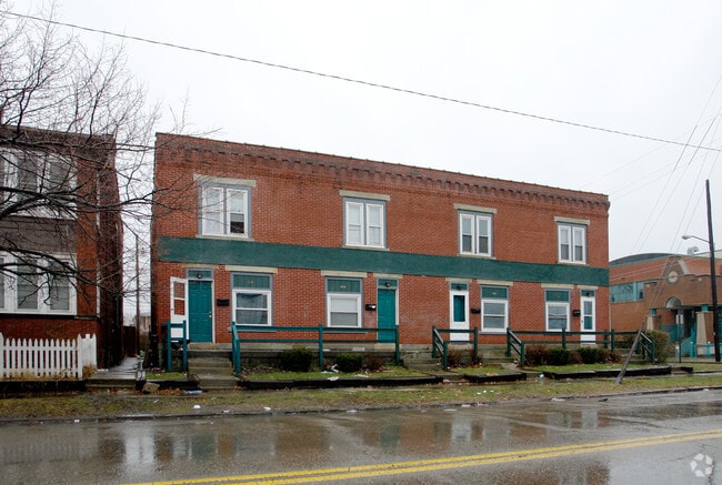 Building Photo - 931-937 W Town St