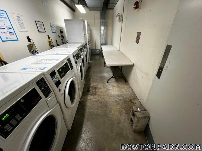 Building Photo - 40 Boylston St