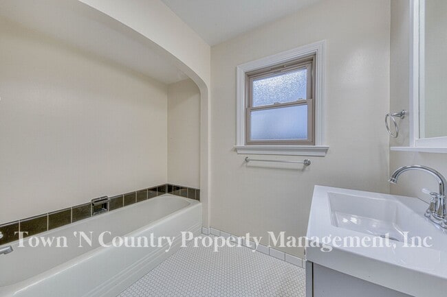 Building Photo - Charming 2BR/1BA Home in South Salinas!