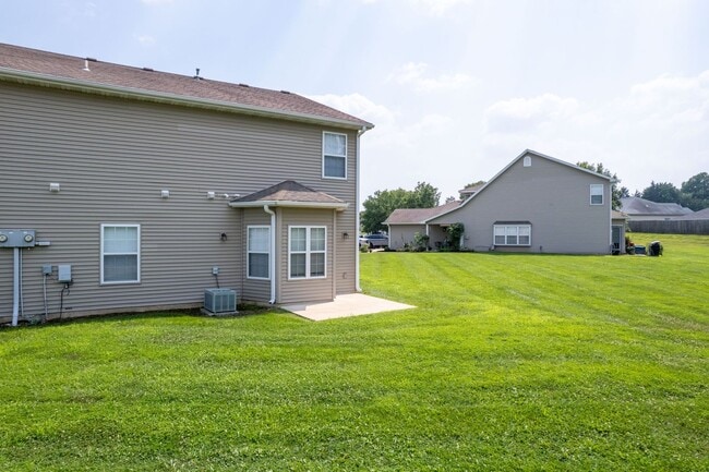 Building Photo - Huge 3 Bedroom, 2 Bath Town Home in SW Col...