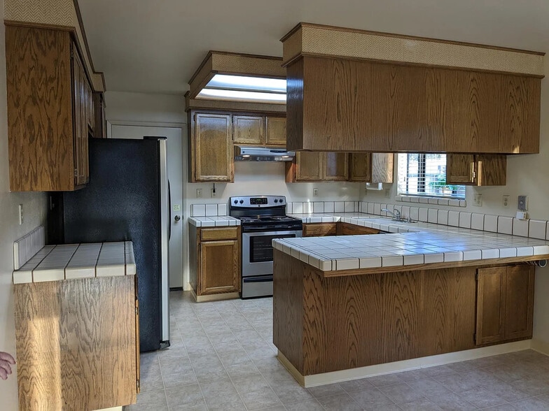 Kitchen area - 1533 N 1st St