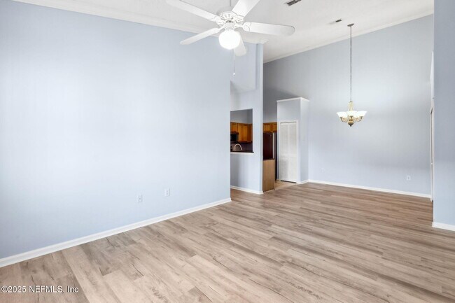Building Photo - 1601 Nectarine St