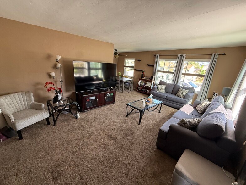 Building Photo - 504 S 46th St