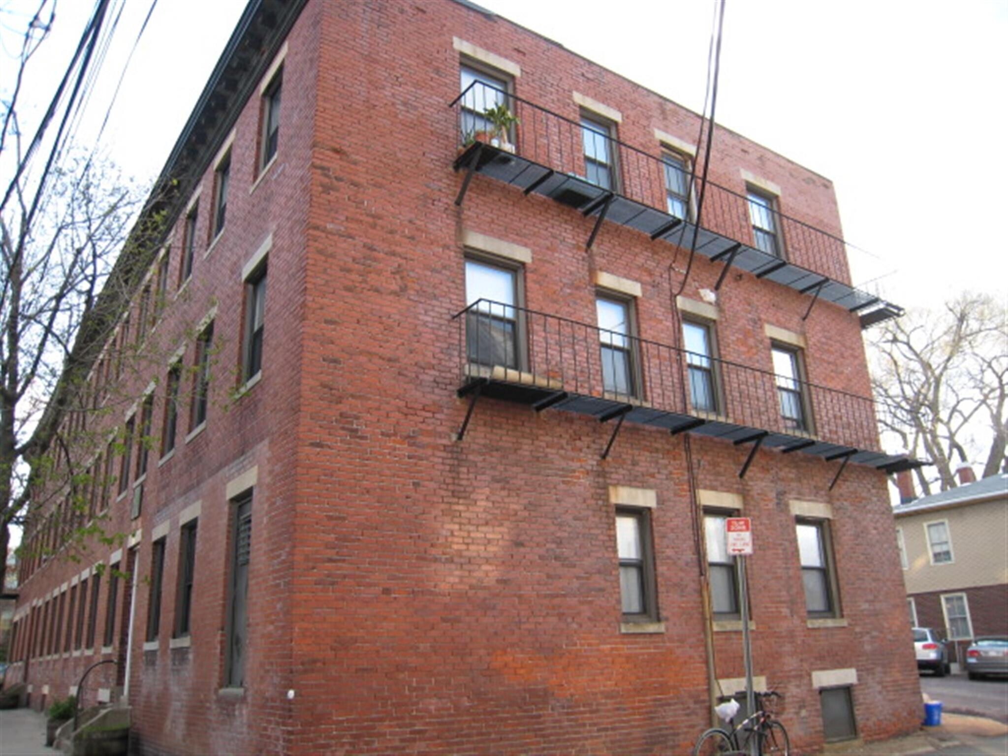 Building Photo - 42 Ivaloo St