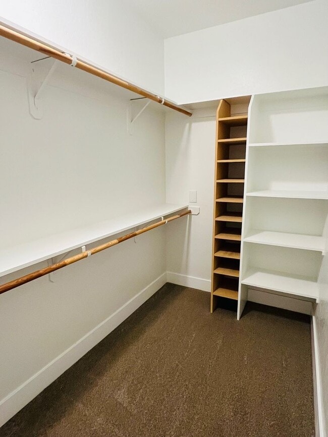 Building Photo - Beautiful, freshly renovated home in Avalon gated community in Visalia!