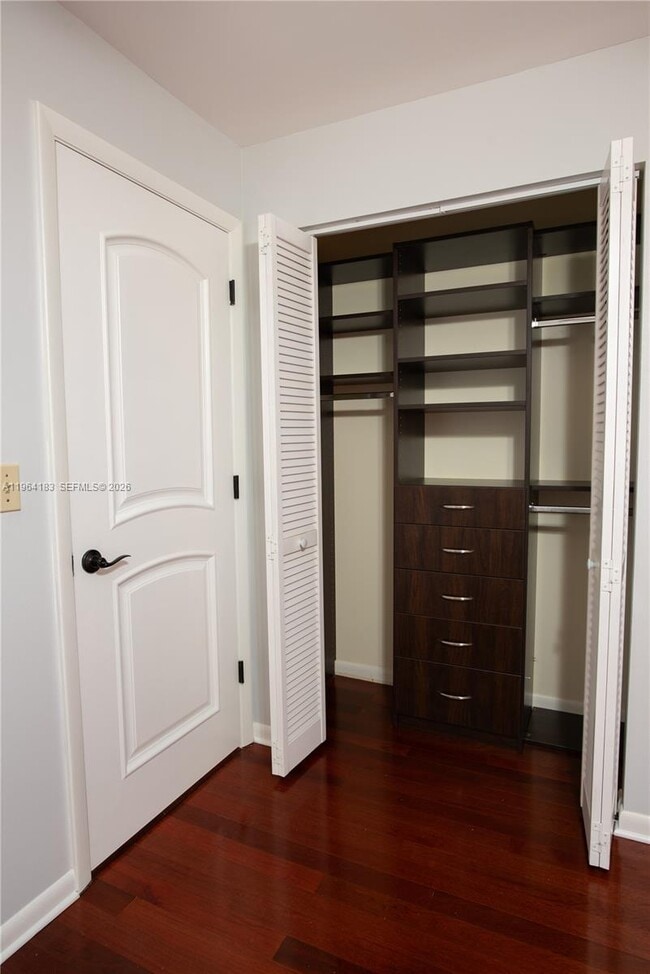 Building Photo - 3160 Peachtree Cir