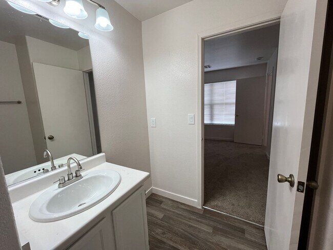 Building Photo - Beautiful home ready for rent