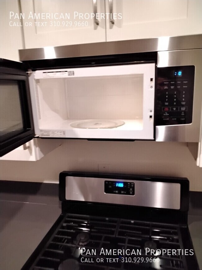 Building Photo - 6621 1/4 Crenshaw Blvd.-