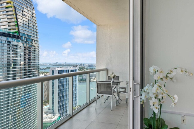 Building Photo - 485 Brickell Ave