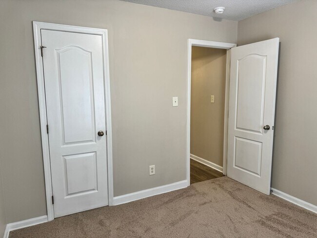 Building Photo - 3236 Ridgewood Pl Dr