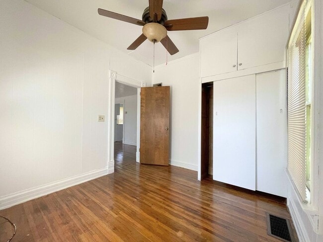 Building Photo - Cozy 2 bedroom