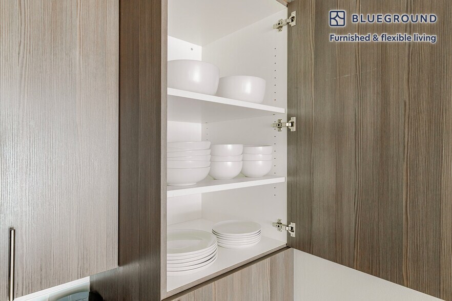 Building Photo - 211 W Scott St