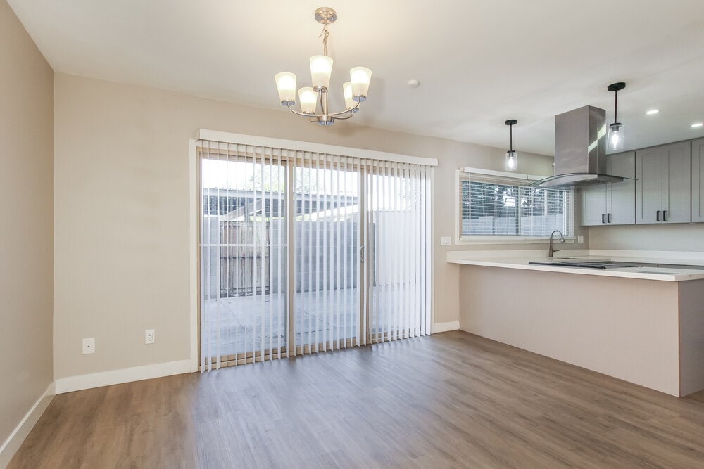 Building Photo - 4325 W Solano Dr N