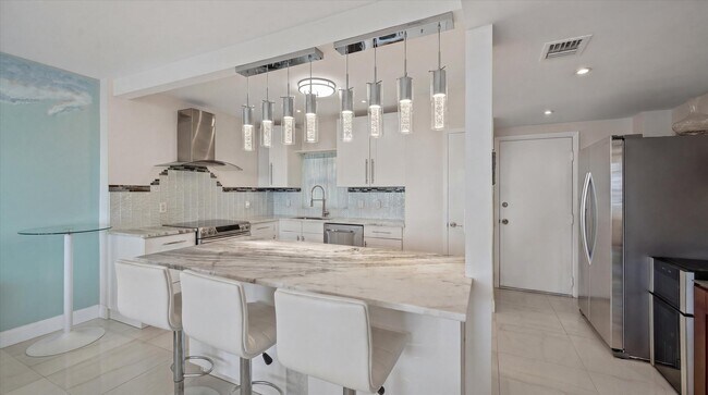 Building Photo - 3475 S Ocean Blvd