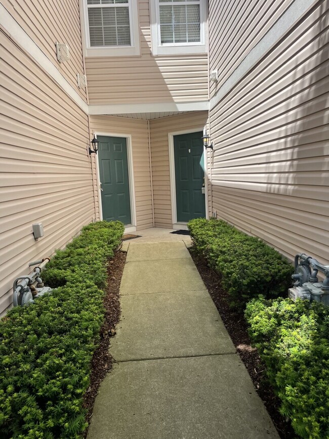 Building Photo - 160 Concord Dr S