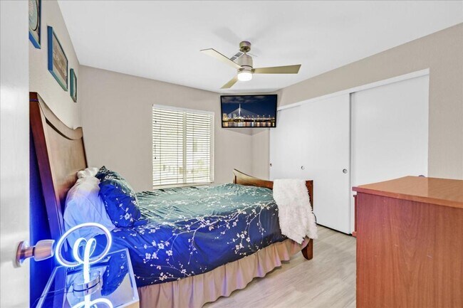 Building Photo - 2735 Peekskill Ave