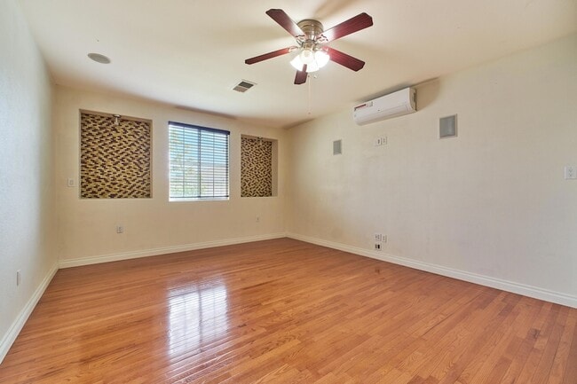 Building Photo - 82950 Vincent Dr