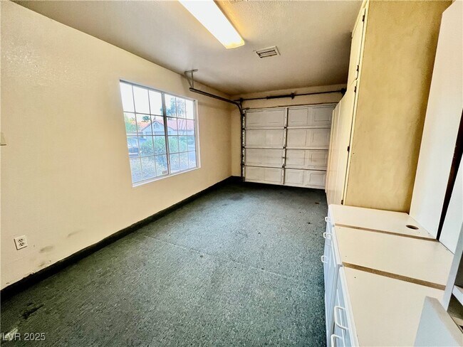 Building Photo - 8420 Airmont Ct