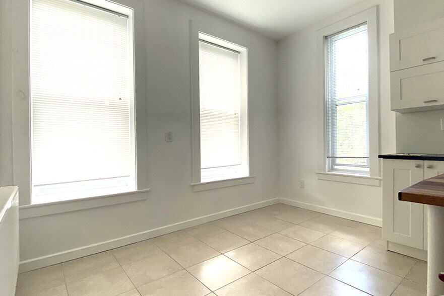 Building Photo - 183 4th St