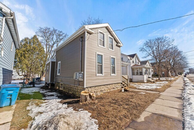 Building Photo - 520 Ceape Ave