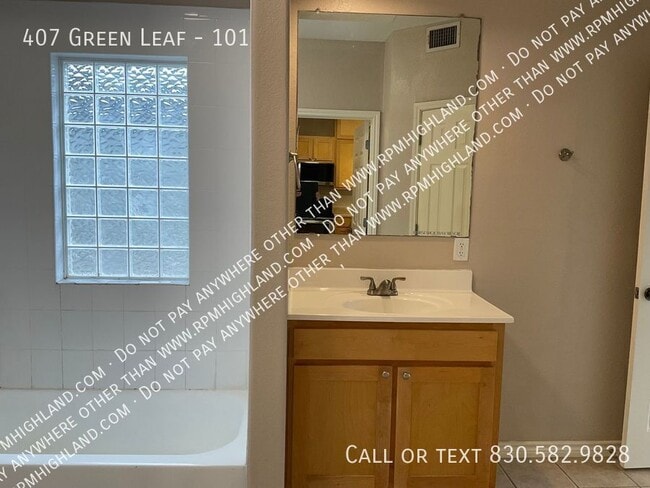 Building Photo - 407 Green Leaf