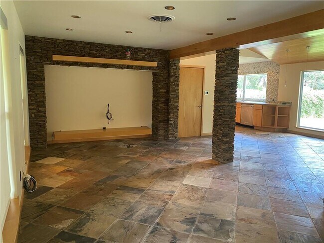 Building Photo - 2500 Barhill Dr