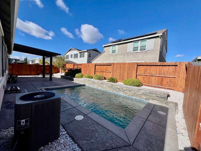 Building Photo - 436 Rose St