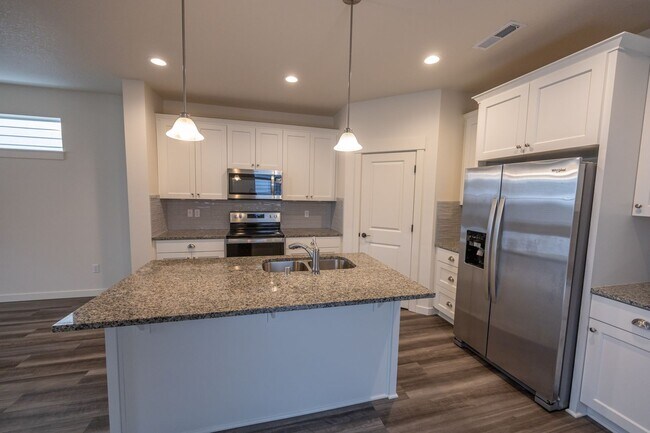 Building Photo - Three Bedroom Home in Ridgefield
